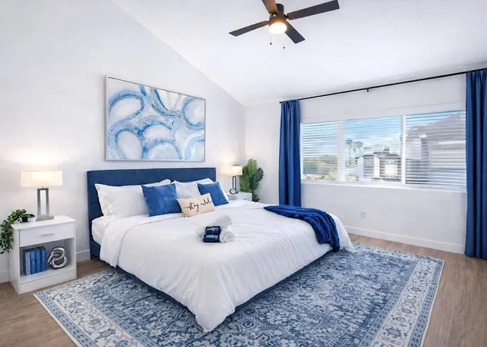 Rare Side-by-side Dual Townhome Retreat 6br- King Beds, Pool, Free Parking, Near Old Town And Airport Phoenix