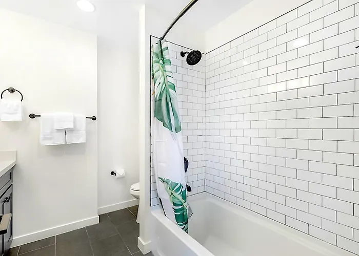 Rare Side-by-side Dual Townhome Retreat 6br- King Beds, Pool, Free Parking, Near Old Town And Airport * Phoenix