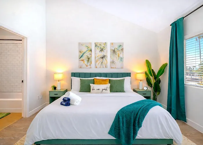 Rare Side-by-side Dual Townhome Retreat 6br- King Beds, Pool, Free Parking, Near Old Town And Airport Holiday home Phoenix