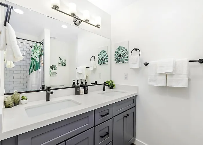 Rare Side-by-side Dual Townhome Retreat 6br- King Beds, Pool, Free Parking, Near Old Town And Airport Holiday home Phoenix