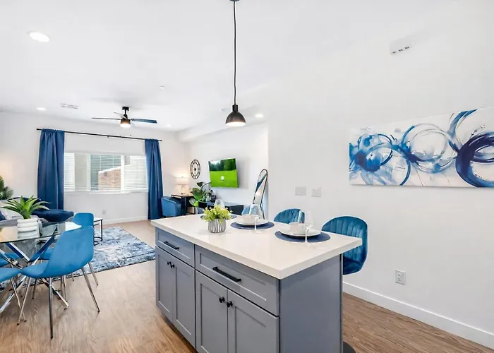 Rare Side-by-side Dual Townhome Retreat 6br- King Beds, Pool, Free Parking, Near Old Town And Airport * Phoenix
