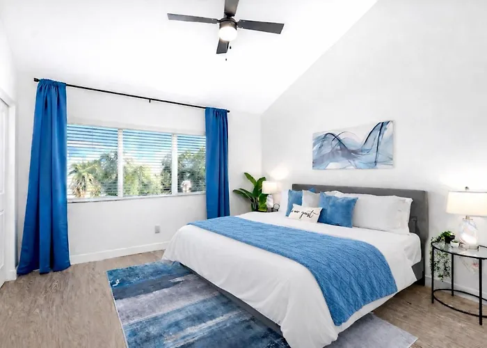 Rare Side-by-side Dual Townhome Retreat 6br- King Beds, Pool, Free Parking, Near Old Town And Airport Holiday home Phoenix