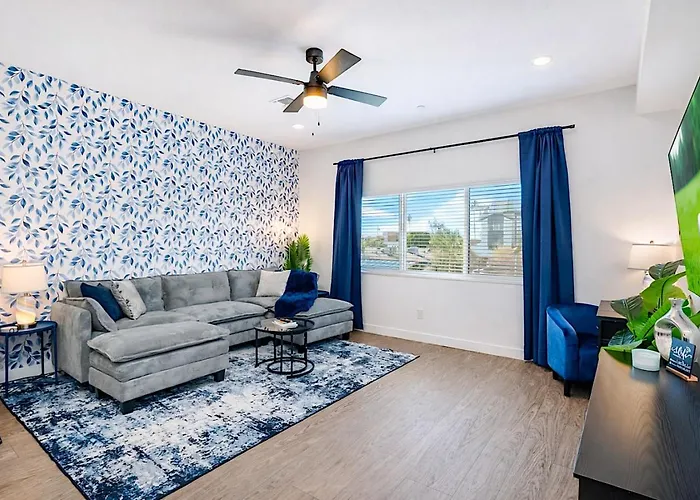 Rare Side-by-side Dual Townhome Retreat 6br- King Beds, Pool, Free Parking, Near Old Town And Airport * Phoenix